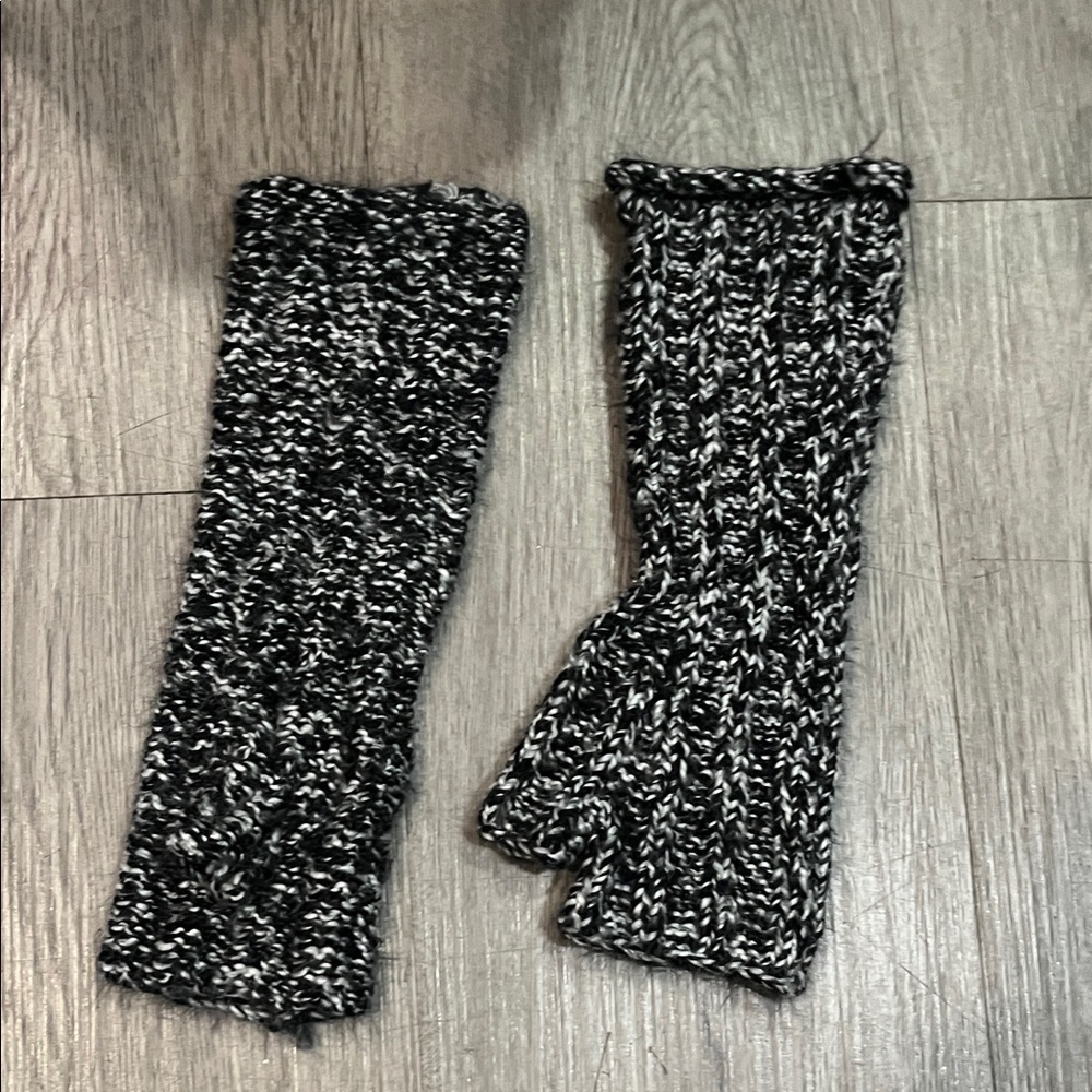 Black and White Knit Arm Warmers